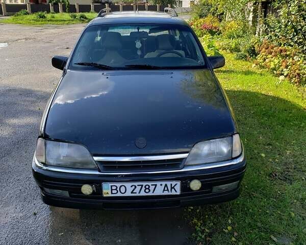 Серый Опель Омега, объемом двигателя 2 л и пробегом 440 тыс. км за 1099 $, фото 3 на Automoto.ua