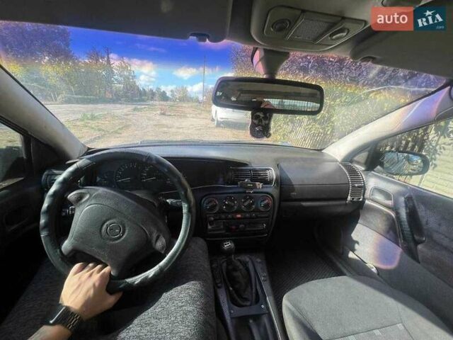 Серый Опель Омега, объемом двигателя 2 л и пробегом 431 тыс. км за 2200 $, фото 2 на Automoto.ua