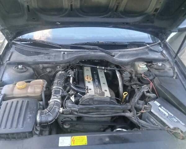 Сірий Опель Омега, об'ємом двигуна 2 л та пробігом 360 тис. км за 2300 $, фото 3 на Automoto.ua