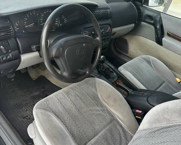 Серый Опель Омега, объемом двигателя 0 л и пробегом 315 тыс. км за 1850 $, фото 27 на Automoto.ua