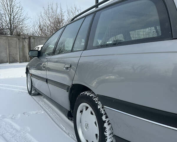 Серый Опель Омега, объемом двигателя 0 л и пробегом 315 тыс. км за 1850 $, фото 10 на Automoto.ua