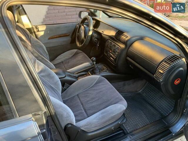 Серый Опель Омега, объемом двигателя 2.5 л и пробегом 400 тыс. км за 1700 $, фото 15 на Automoto.ua