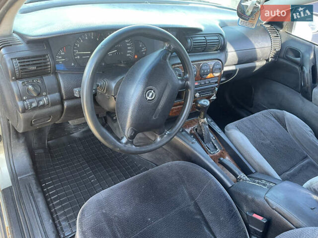 Серый Опель Омега, объемом двигателя 2.5 л и пробегом 299 тыс. км за 2500 $, фото 9 на Automoto.ua