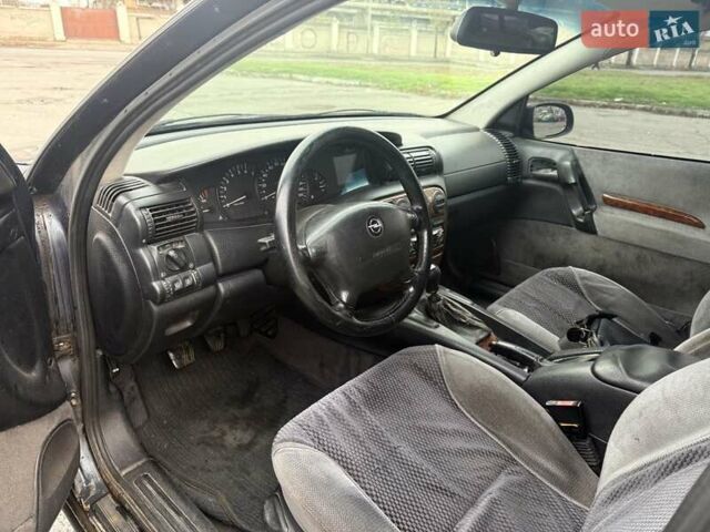 Сірий Опель Омега, об'ємом двигуна 2 л та пробігом 247 тис. км за 2200 $, фото 29 на Automoto.ua