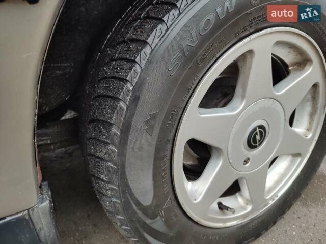 Серый Опель Омега, объемом двигателя 2 л и пробегом 360 тыс. км за 2300 $, фото 13 на Automoto.ua