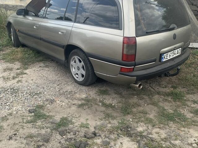 Сірий Опель Омега, об'ємом двигуна 2.5 л та пробігом 224 тис. км за 3000 $, фото 7 на Automoto.ua