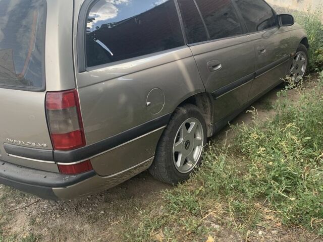 Сірий Опель Омега, об'ємом двигуна 2.5 л та пробігом 224 тис. км за 3000 $, фото 5 на Automoto.ua