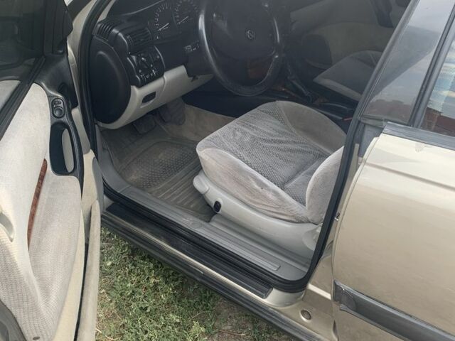 Сірий Опель Омега, об'ємом двигуна 2.5 л та пробігом 224 тис. км за 3000 $, фото 4 на Automoto.ua