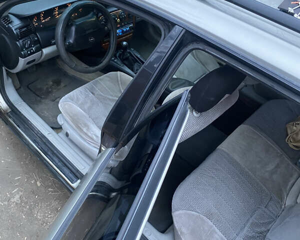 Сірий Опель Омега, об'ємом двигуна 2.5 л та пробігом 434 тис. км за 1200 $, фото 10 на Automoto.ua