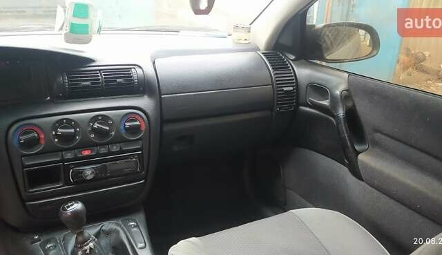 Серый Опель Омега, объемом двигателя 2 л и пробегом 280 тыс. км за 3000 $, фото 2 на Automoto.ua