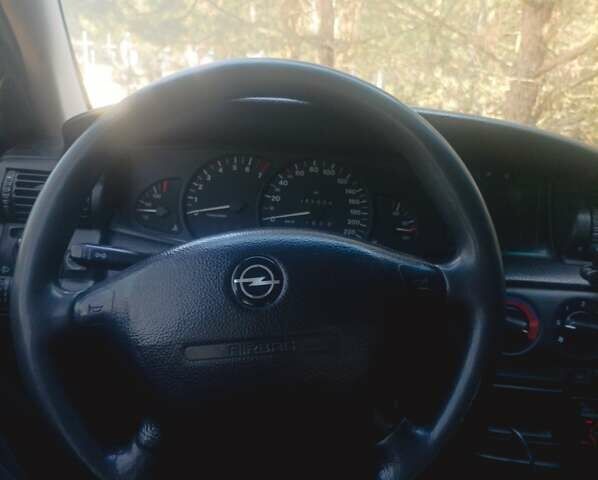 Сірий Опель Омега, об'ємом двигуна 2 л та пробігом 420 тис. км за 1800 $, фото 3 на Automoto.ua