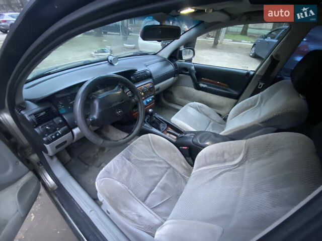 Сірий Опель Омега, об'ємом двигуна 2.5 л та пробігом 434 тис. км за 1200 $, фото 7 на Automoto.ua