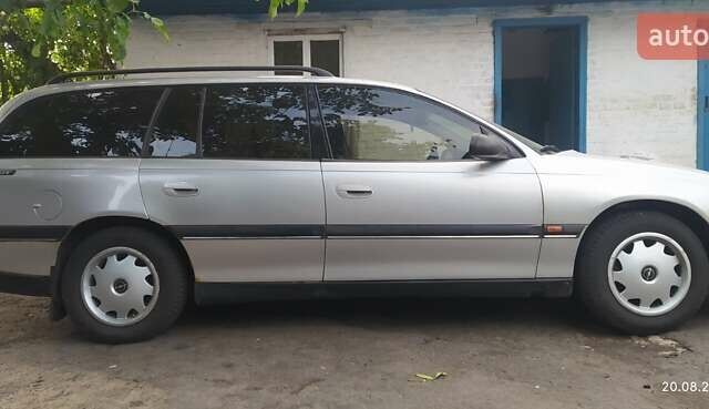 Серый Опель Омега, объемом двигателя 2 л и пробегом 280 тыс. км за 3000 $, фото 3 на Automoto.ua