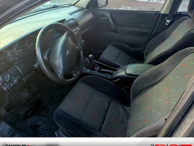 Сірий Опель Омега, об'ємом двигуна 2 л та пробігом 220 тис. км за 2350 $, фото 4 на Automoto.ua