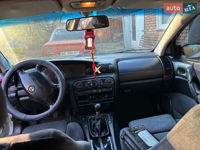 Сірий Опель Омега, об'ємом двигуна 2 л та пробігом 440 тис. км за 1900 $, фото 1 на Automoto.ua