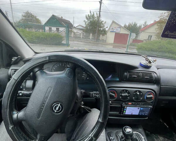 Опель Омега 1998 в Коростышеве на Automoto.ua Серый Опель Омега, объемом двигателя 2 л и пробегом 263 тыс. км за 2331 $, фото 9 на Automoto.ua