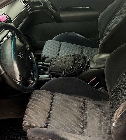 Сірий Опель Омега, об'ємом двигуна 2.5 л та пробігом 320 тис. км за 2600 $, фото 2 на Automoto.ua