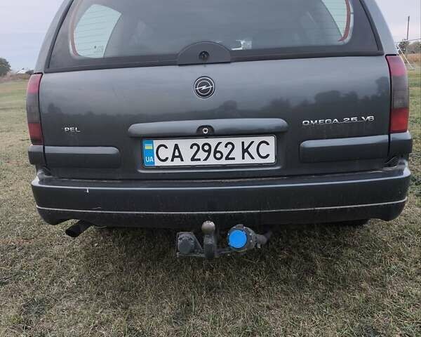 Опель Омега 1998 в Черкассах на Automoto.ua Серый Опель Омега, объемом двигателя 2.5 л и пробегом 282 тыс. км за 3500 $, фото 5 на Automoto.ua