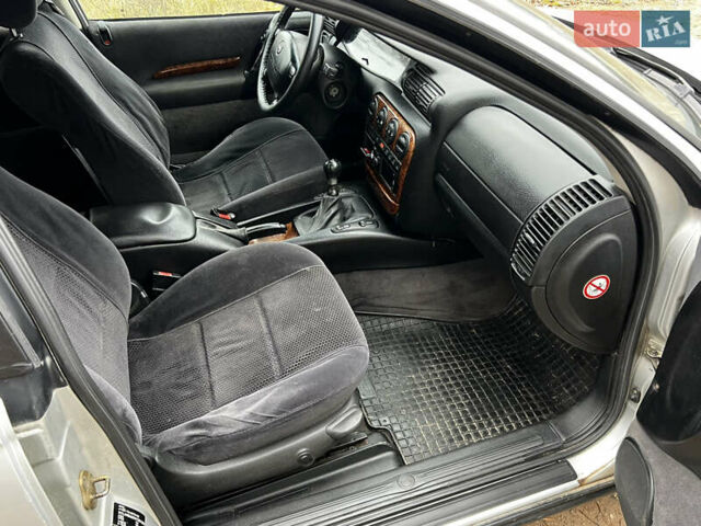 Сірий Опель Омега, об'ємом двигуна 2 л та пробігом 375 тис. км за 1900 $, фото 13 на Automoto.ua