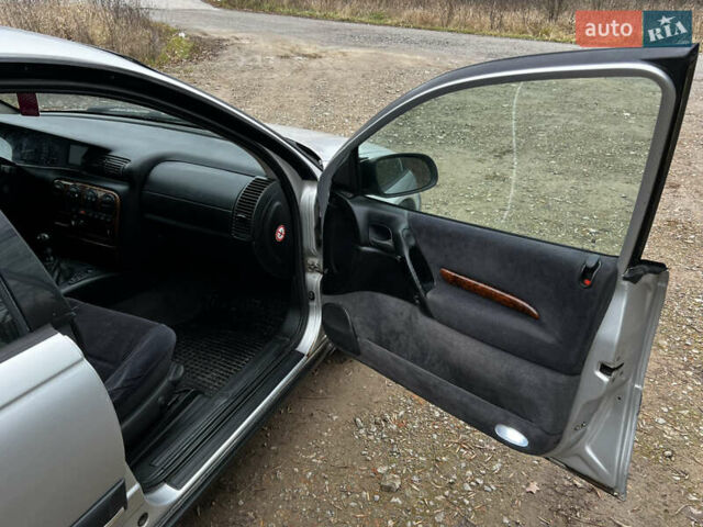 Сірий Опель Омега, об'ємом двигуна 2 л та пробігом 375 тис. км за 1900 $, фото 12 на Automoto.ua