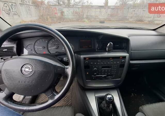 Серый Опель Омега, объемом двигателя 2.5 л и пробегом 310 тыс. км за 3200 $, фото 3 на Automoto.ua