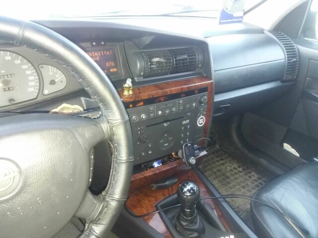 Сірий Опель Омега, об'ємом двигуна 2.5 л та пробігом 295 тис. км за 2000 $, фото 7 на Automoto.ua