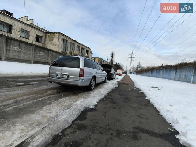 Серый Опель Омега, объемом двигателя 2.2 л и пробегом 245 тыс. км за 3300 $, фото 5 на Automoto.ua