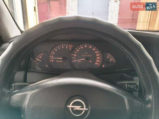Серый Опель Омега, объемом двигателя 2.2 л и пробегом 245 тыс. км за 3300 $, фото 17 на Automoto.ua