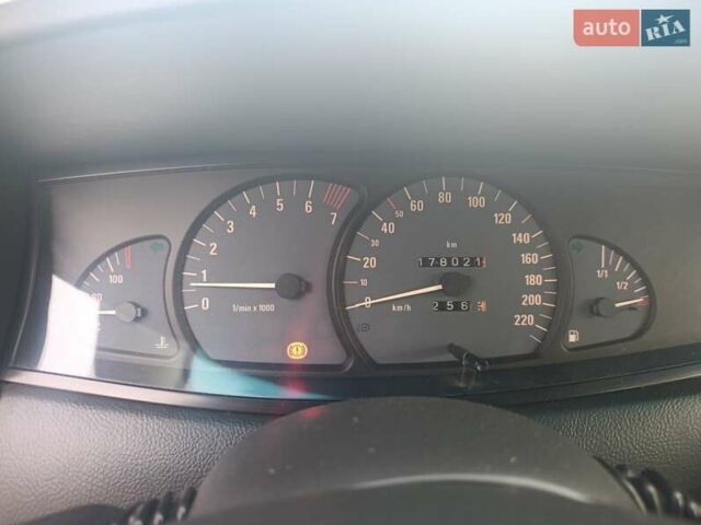 Сірий Опель Омега, об'ємом двигуна 2.2 л та пробігом 178 тис. км за 3500 $, фото 9 на Automoto.ua