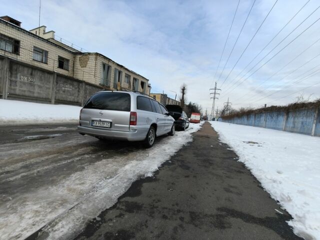 Сірий Опель Омега, об'ємом двигуна 2.2 л та пробігом 245 тис. км за 3300 $, фото 5 на Automoto.ua