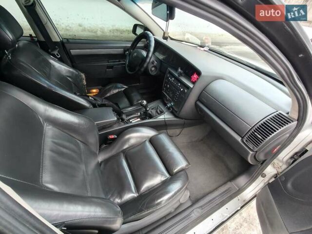 Серый Опель Омега, объемом двигателя 2.2 л и пробегом 245 тыс. км за 3300 $, фото 8 на Automoto.ua