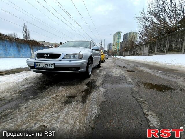 Серый Опель Омега, объемом двигателя 2.2 л и пробегом 245 тыс. км за 3300 $, фото 2 на Automoto.ua