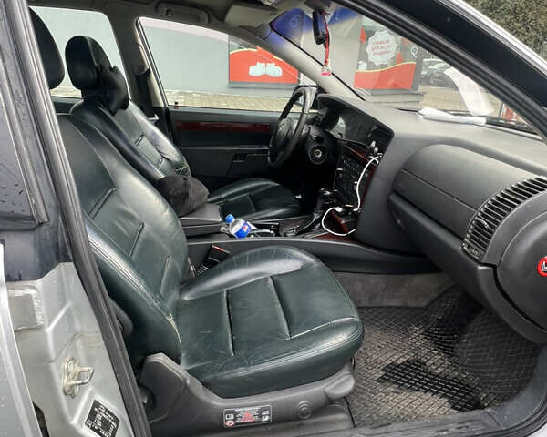 Серый Опель Омега, объемом двигателя 2.5 л и пробегом 330 тыс. км за 2900 $, фото 7 на Automoto.ua