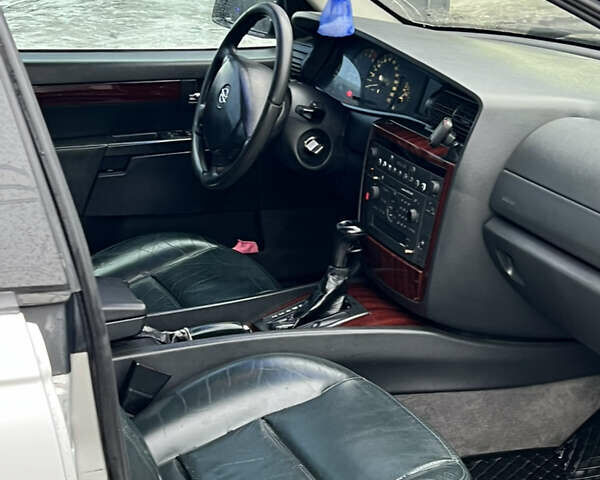 Серый Опель Омега, объемом двигателя 2.5 л и пробегом 361 тыс. км за 2850 $, фото 9 на Automoto.ua