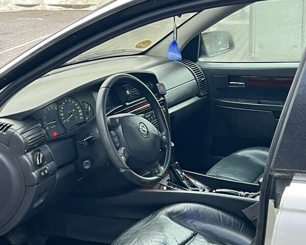 Серый Опель Омега, объемом двигателя 2.5 л и пробегом 361 тыс. км за 2850 $, фото 8 на Automoto.ua