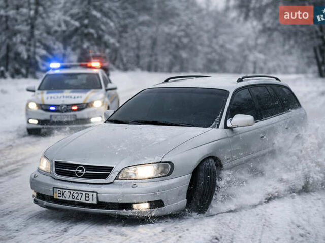 Серый Опель Омега, объемом двигателя 2.5 л и пробегом 330 тыс. км за 2900 $, фото 1 на Automoto.ua