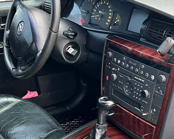 Серый Опель Омега, объемом двигателя 2.5 л и пробегом 361 тыс. км за 2850 $, фото 12 на Automoto.ua