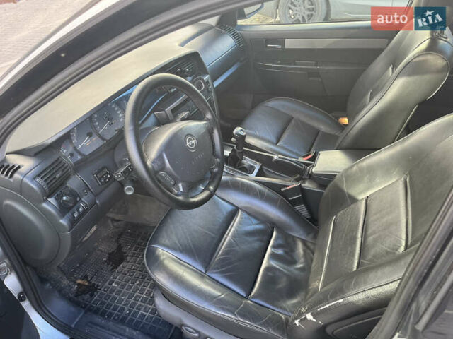 Серый Опель Омега, объемом двигателя 2.5 л и пробегом 287 тыс. км за 3700 $, фото 35 на Automoto.ua