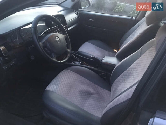 Серый Опель Омега, объемом двигателя 2.2 л и пробегом 480 тыс. км за 3700 $, фото 4 на Automoto.ua