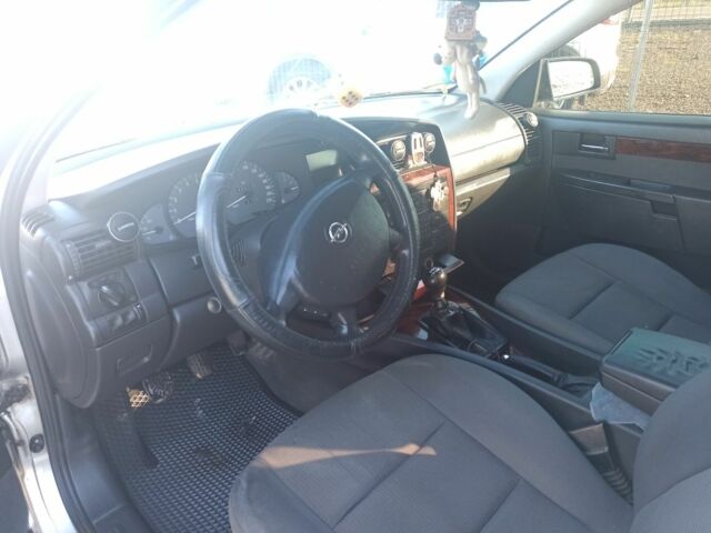 Серый Опель Омега, объемом двигателя 2.2 л и пробегом 345 тыс. км за 3500 $, фото 9 на Automoto.ua