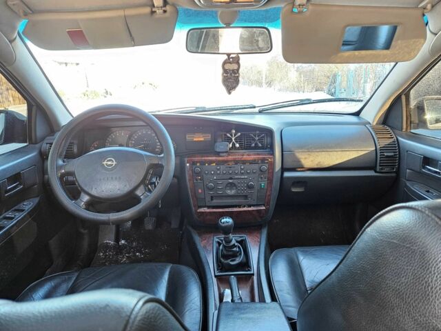 Серый Опель Омега, объемом двигателя 2.2 л и пробегом 306 тыс. км за 1650 $, фото 6 на Automoto.ua