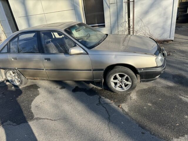 Серый Опель Омега, объемом двигателя 2 л и пробегом 260 тыс. км за 1050 $, фото 4 на Automoto.ua