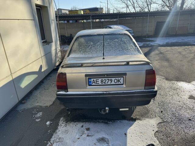 Серый Опель Омега, объемом двигателя 2 л и пробегом 260 тыс. км за 1050 $, фото 6 на Automoto.ua