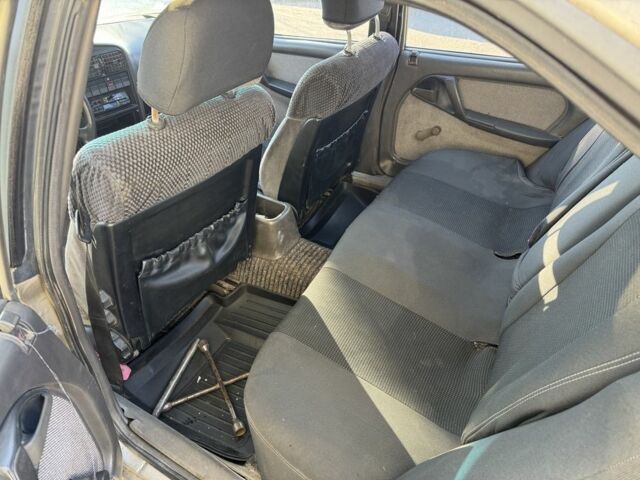 Серый Опель Омега, объемом двигателя 2 л и пробегом 260 тыс. км за 1050 $, фото 15 на Automoto.ua