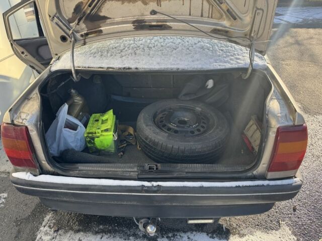 Серый Опель Омега, объемом двигателя 2 л и пробегом 260 тыс. км за 1050 $, фото 16 на Automoto.ua