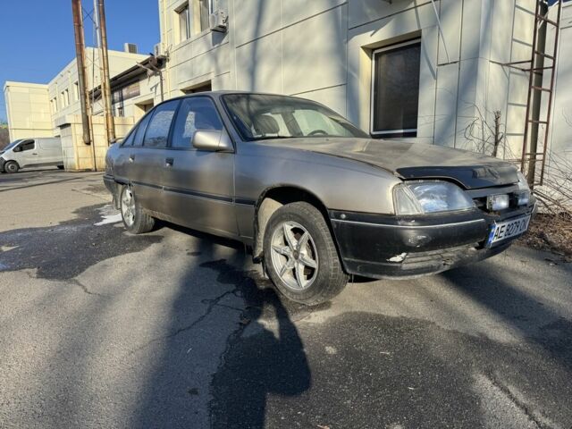 Серый Опель Омега, объемом двигателя 2 л и пробегом 260 тыс. км за 1050 $, фото 3 на Automoto.ua