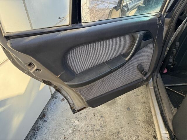 Серый Опель Омега, объемом двигателя 2 л и пробегом 260 тыс. км за 1050 $, фото 14 на Automoto.ua