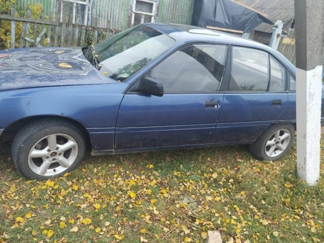 Опель Омега 1987 в Сумах на Automoto.ua Синий Опель Омега, объемом двигателя 8 л и пробегом 9 тыс. км за 850 $, фото 2 на Automoto.ua