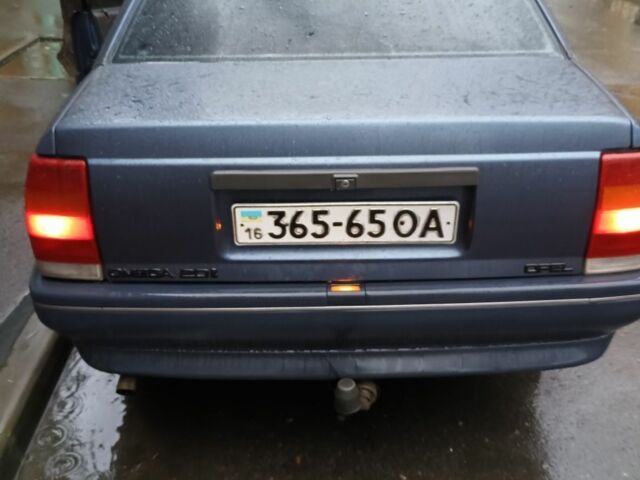 Синій Опель Омега, об'ємом двигуна 2 л та пробігом 1000 тис. км за 1620 $, фото 8 на Automoto.ua