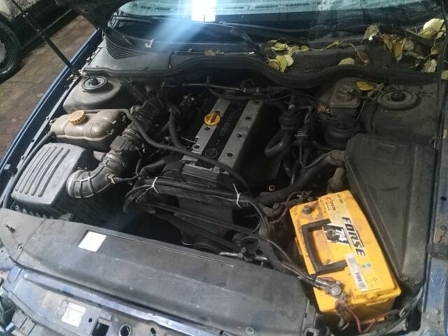 Синій Опель Омега, об'ємом двигуна 2 л та пробігом 335 тис. км за 1500 $, фото 1 на Automoto.ua